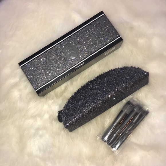 MAC Cosmetics Other - MAC nib Keepsakes mineralize brush kit